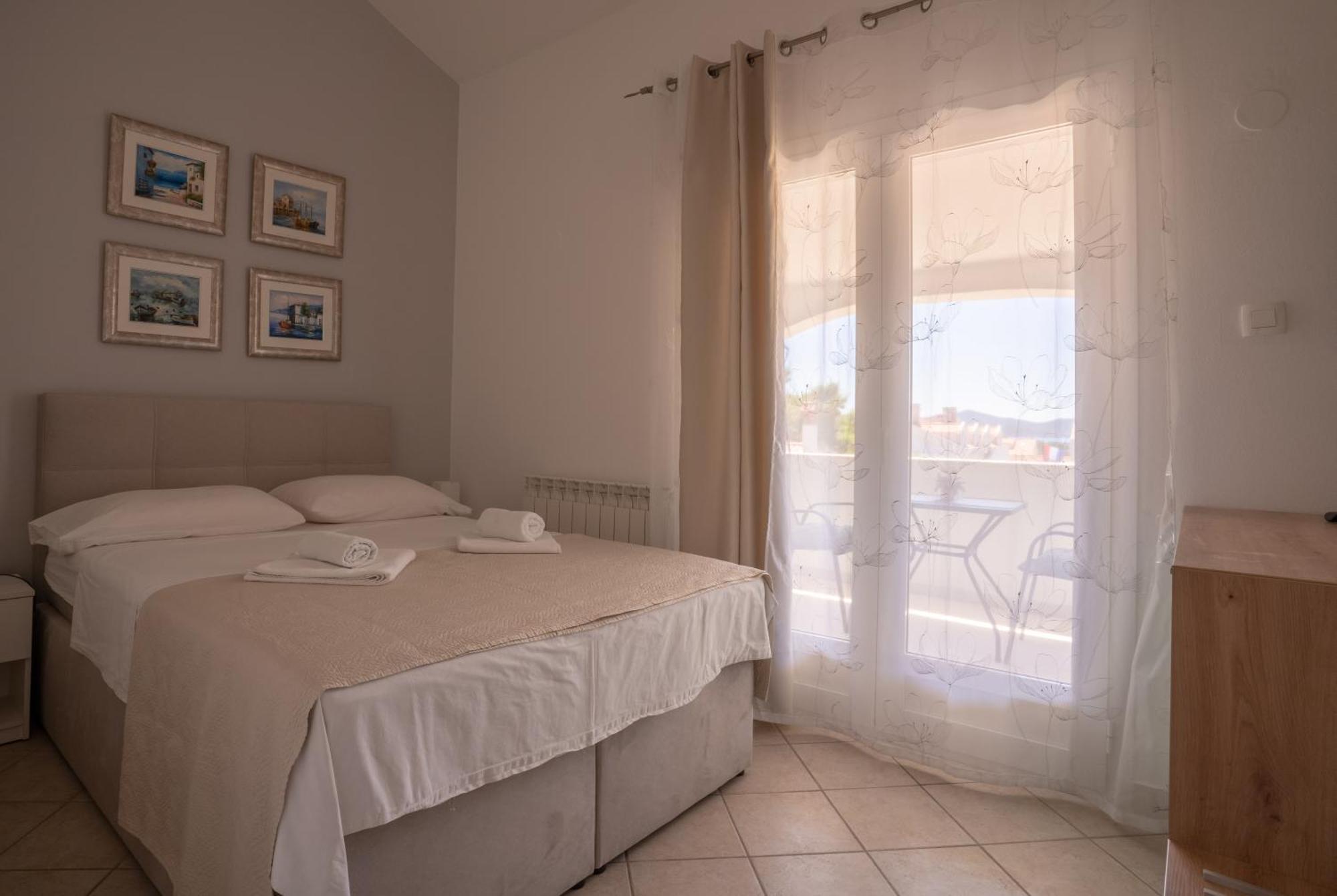 Apartments & Rooms Petra ザダル エクステリア 写真